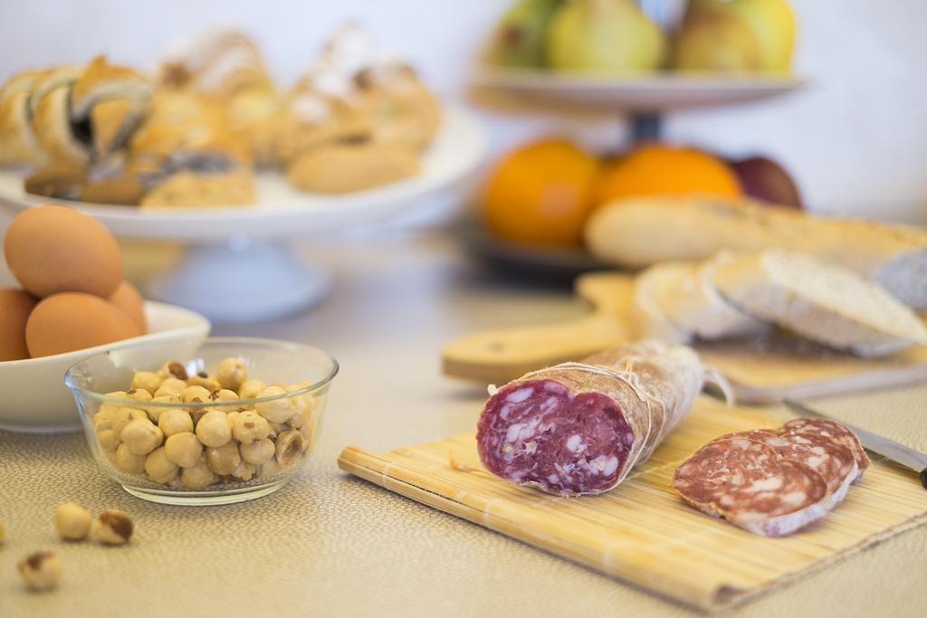 Costa Catterina B&B Castagnito ภายนอก รูปภาพ