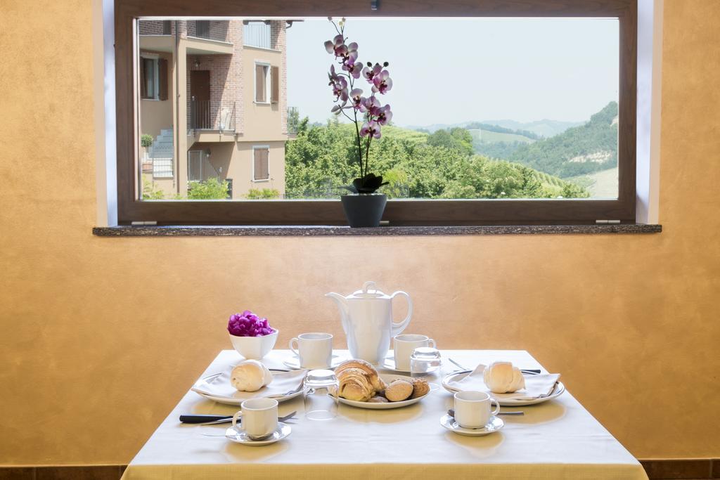 Costa Catterina B&B Castagnito ภายนอก รูปภาพ