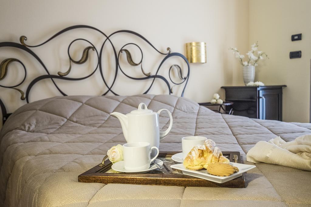 Costa Catterina B&B Castagnito ภายนอก รูปภาพ