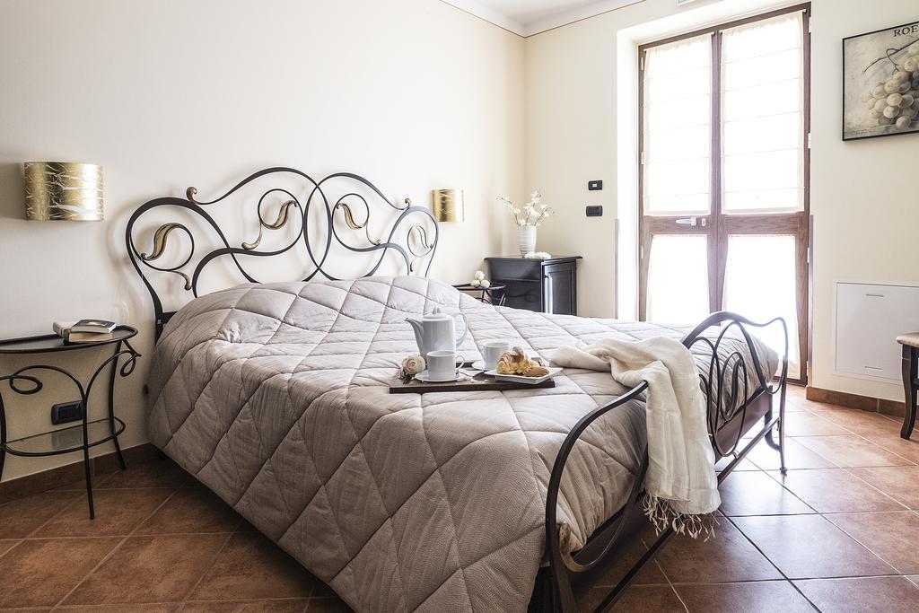 Costa Catterina B&B Castagnito ภายนอก รูปภาพ