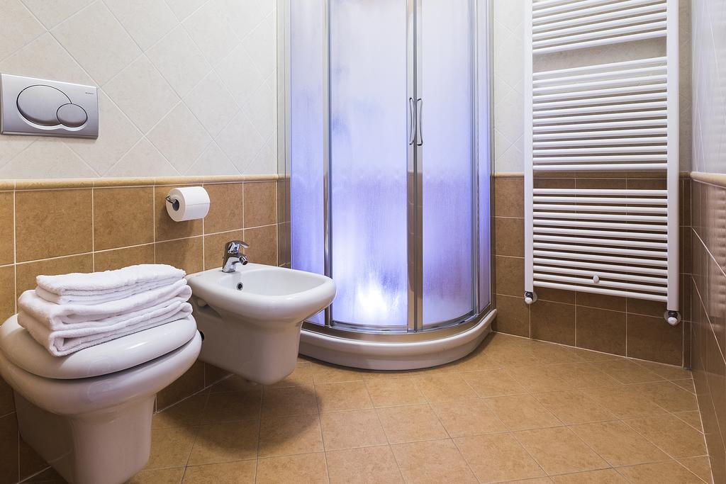 Costa Catterina B&B Castagnito ภายนอก รูปภาพ