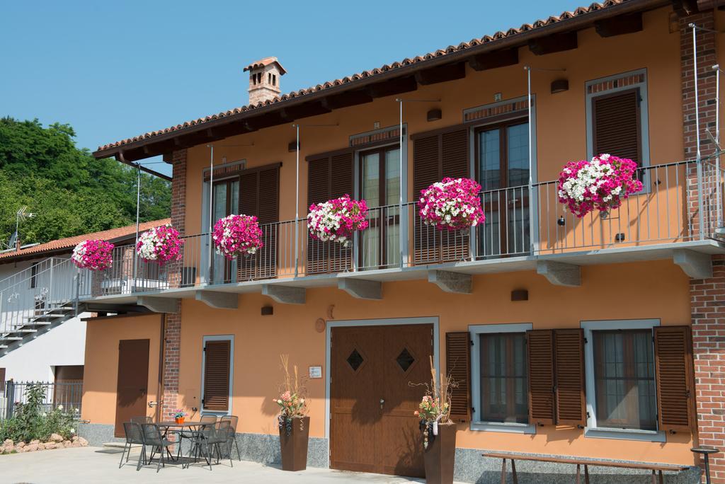 Costa Catterina B&B Castagnito ภายนอก รูปภาพ
