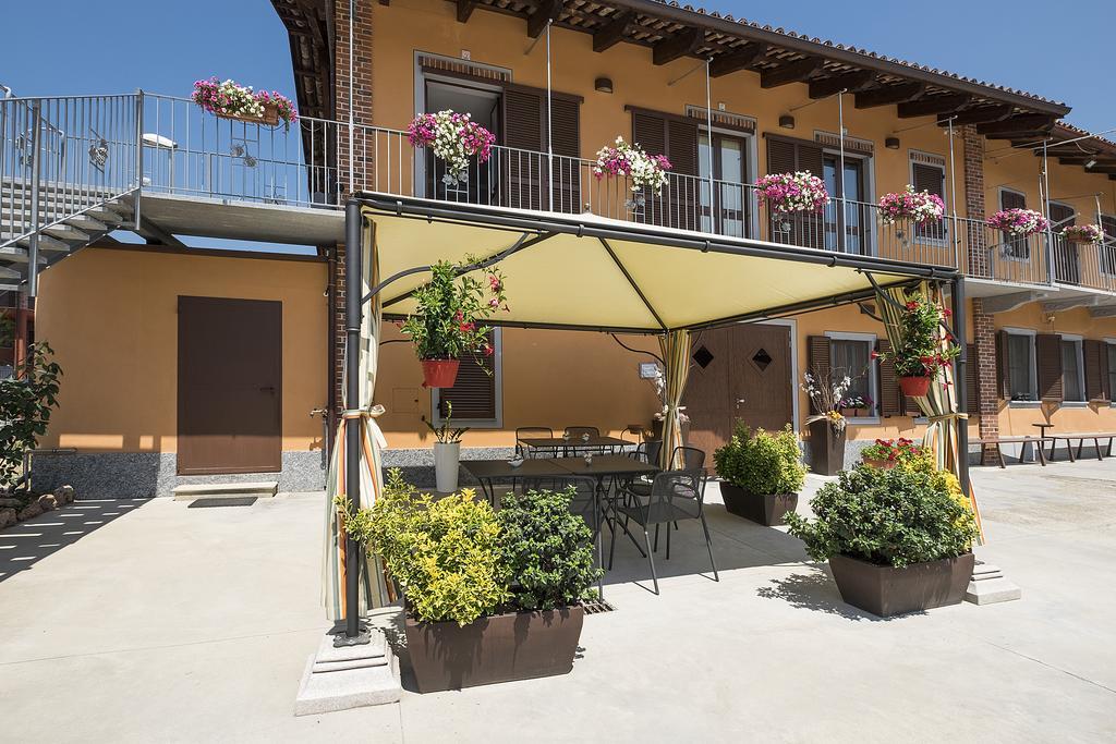 Costa Catterina B&B Castagnito ภายนอก รูปภาพ